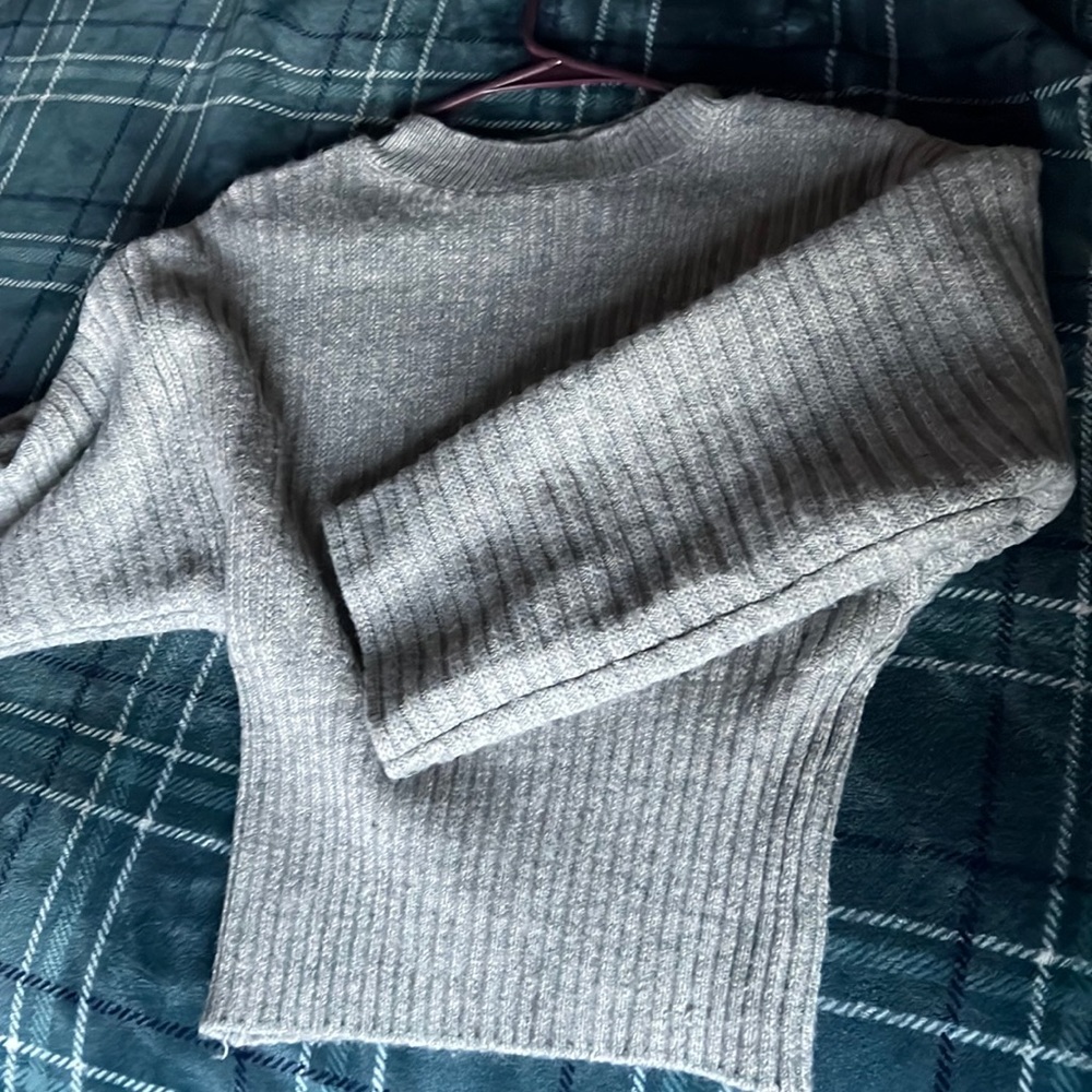 Grey top